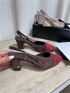 {{productViewItem.photos[photoViewList.activeNavIndex].Alt || productViewItem.photos[photoViewList.activeNavIndex].Description || 'Туфли CHANEL'}}