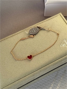 {{productViewItem.photos[photoViewList.activeNavIndex].Alt || productViewItem.photos[photoViewList.activeNavIndex].Description || 'Браслет Van Cleef'}}