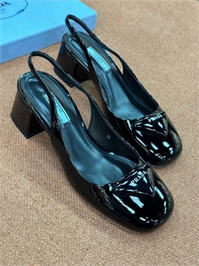 {{productViewItem.photos[photoViewList.activeNavIndex].Alt || productViewItem.photos[photoViewList.activeNavIndex].Description || 'Туфли PRADA'}}