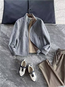 {{productViewItem.photos[photoViewList.activeNavIndex].Alt || productViewItem.photos[photoViewList.activeNavIndex].Description || 'Бомбер ZEGNA'}}