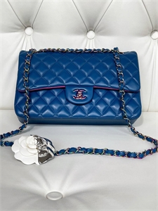 {{productViewItem.photos[photoViewList.activeNavIndex].Alt || productViewItem.photos[photoViewList.activeNavIndex].Description || 'Сумка CHANEL'}}