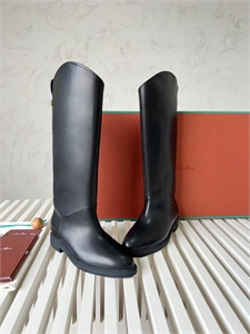 {{productViewItem.photos[photoViewList.activeNavIndex].Alt || productViewItem.photos[photoViewList.activeNavIndex].Description || 'Сапоги LORO PIANA'}}