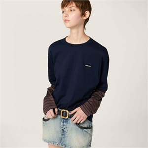{{productViewItem.photos[photoViewList.activeNavIndex].Alt || productViewItem.photos[photoViewList.activeNavIndex].Description || 'Кофта MIU MIU'}}