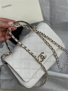 {{productViewItem.photos[photoViewList.activeNavIndex].Alt || productViewItem.photos[photoViewList.activeNavIndex].Description || 'Сумка CHANEL'}}