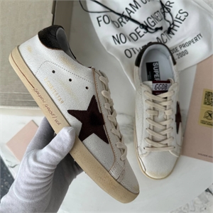 {{productViewItem.photos[photoViewList.activeNavIndex].Alt || productViewItem.photos[photoViewList.activeNavIndex].Description || 'Кеды GOLDEN GOOSE'}}