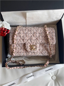 {{productViewItem.photos[photoViewList.activeNavIndex].Alt || productViewItem.photos[photoViewList.activeNavIndex].Description || 'Сумка CHANEL'}}