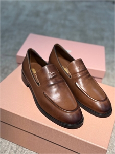 {{productViewItem.photos[photoViewList.activeNavIndex].Alt || productViewItem.photos[photoViewList.activeNavIndex].Description || 'Лоферы MIU MIU'}}