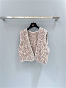 {{productViewItem.photos[photoViewList.activeNavIndex].Alt || productViewItem.photos[photoViewList.activeNavIndex].Description || 'Жилет CHANEL'}}