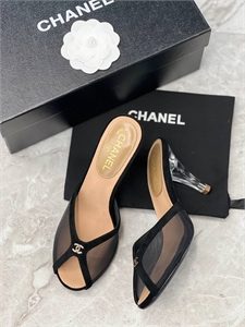 {{productViewItem.photos[photoViewList.activeNavIndex].Alt || productViewItem.photos[photoViewList.activeNavIndex].Description || 'Босоножки CHANEL'}}