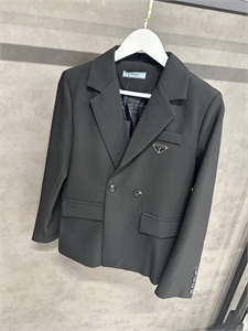 {{productViewItem.photos[photoViewList.activeNavIndex].Alt || productViewItem.photos[photoViewList.activeNavIndex].Description || 'Пиджак PRADA'}}