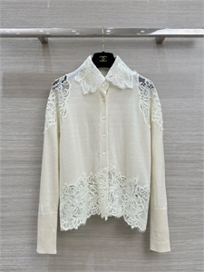 {{productViewItem.photos[photoViewList.activeNavIndex].Alt || productViewItem.photos[photoViewList.activeNavIndex].Description || 'Блузка  ERMANO SCERVINO'}}
