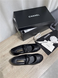 {{productViewItem.photos[photoViewList.activeNavIndex].Alt || productViewItem.photos[photoViewList.activeNavIndex].Description || 'Балетки CHANEL'}}
