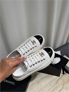 {{productViewItem.photos[photoViewList.activeNavIndex].Alt || productViewItem.photos[photoViewList.activeNavIndex].Description || 'Кеды CHANEL'}}