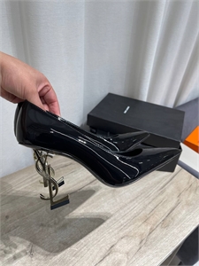 {{productViewItem.photos[photoViewList.activeNavIndex].Alt || productViewItem.photos[photoViewList.activeNavIndex].Description || 'Туфли YSL'}}