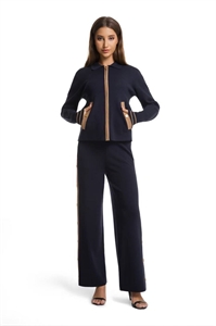 {{productViewItem.photos[photoViewList.activeNavIndex].Alt || productViewItem.photos[photoViewList.activeNavIndex].Description || 'Костюм Schiaparelli'}}