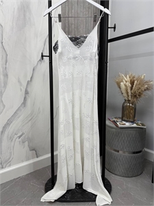 {{productViewItem.photos[photoViewList.activeNavIndex].Alt || productViewItem.photos[photoViewList.activeNavIndex].Description || 'Платье CHANEL'}}