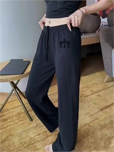 {{productViewItem.photos[photoViewList.activeNavIndex].Alt || productViewItem.photos[photoViewList.activeNavIndex].Description || 'Штаны CHROME HEARTS'}}