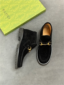 {{productViewItem.photos[photoViewList.activeNavIndex].Alt || productViewItem.photos[photoViewList.activeNavIndex].Description || 'Ботинки GUCCI'}}