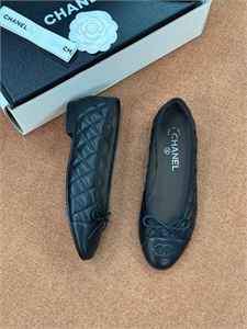 {{productViewItem.photos[photoViewList.activeNavIndex].Alt || productViewItem.photos[photoViewList.activeNavIndex].Description || 'Балетки CHANEL'}}