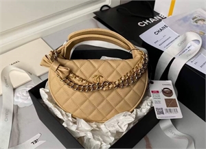 {{productViewItem.photos[photoViewList.activeNavIndex].Alt || productViewItem.photos[photoViewList.activeNavIndex].Description || 'Сумка CHANEL'}}