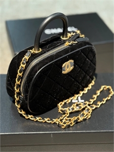 {{productViewItem.photos[photoViewList.activeNavIndex].Alt || productViewItem.photos[photoViewList.activeNavIndex].Description || 'Сумка CHANEL'}}