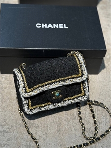 {{productViewItem.photos[photoViewList.activeNavIndex].Alt || productViewItem.photos[photoViewList.activeNavIndex].Description || 'Сумка CHANEL'}}
