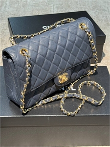 {{productViewItem.photos[photoViewList.activeNavIndex].Alt || productViewItem.photos[photoViewList.activeNavIndex].Description || 'Сумка CHANEL'}}