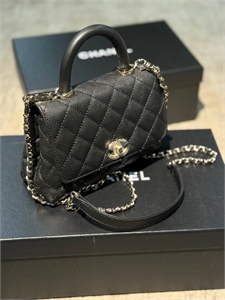 {{productViewItem.photos[photoViewList.activeNavIndex].Alt || productViewItem.photos[photoViewList.activeNavIndex].Description || 'Сумка CHANEL'}}