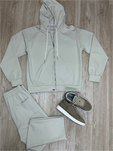 {{productViewItem.photos[photoViewList.activeNavIndex].Alt || productViewItem.photos[photoViewList.activeNavIndex].Description || 'Спортивный костюм DIOR'}}