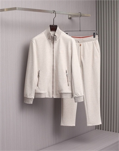 {{productViewItem.photos[photoViewList.activeNavIndex].Alt || productViewItem.photos[photoViewList.activeNavIndex].Description || 'Спортивный костюм LP'}}