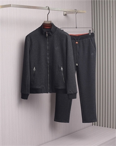 {{productViewItem.photos[photoViewList.activeNavIndex].Alt || productViewItem.photos[photoViewList.activeNavIndex].Description || 'Спортивный костюм LP'}}