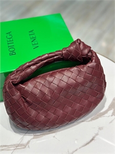 {{productViewItem.photos[photoViewList.activeNavIndex].Alt || productViewItem.photos[photoViewList.activeNavIndex].Description || 'Сумка BOTTEGA VENETA'}}