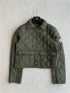 {{productViewItem.photos[photoViewList.activeNavIndex].Alt || productViewItem.photos[photoViewList.activeNavIndex].Description || 'Куртка MONCLER'}}