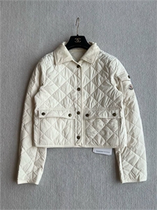 {{productViewItem.photos[photoViewList.activeNavIndex].Alt || productViewItem.photos[photoViewList.activeNavIndex].Description || 'Куртка MONCLER'}}