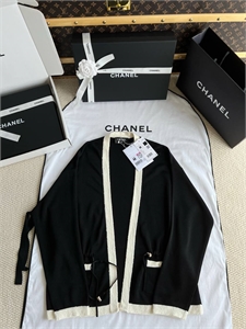 {{productViewItem.photos[photoViewList.activeNavIndex].Alt || productViewItem.photos[photoViewList.activeNavIndex].Description || 'Кардиган CHANEL'}}