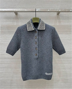{{productViewItem.photos[photoViewList.activeNavIndex].Alt || productViewItem.photos[photoViewList.activeNavIndex].Description || 'Поло GUCCI'}}