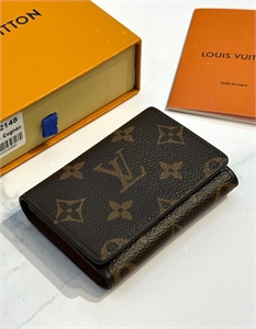 {{productViewItem.photos[photoViewList.activeNavIndex].Alt || productViewItem.photos[photoViewList.activeNavIndex].Description || 'Кошелек LOUIS VUITTON'}}