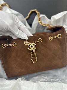 {{productViewItem.photos[photoViewList.activeNavIndex].Alt || productViewItem.photos[photoViewList.activeNavIndex].Description || 'Сумка CHANEL'}}