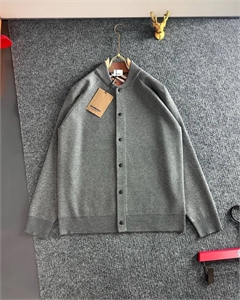 {{productViewItem.photos[photoViewList.activeNavIndex].Alt || productViewItem.photos[photoViewList.activeNavIndex].Description || 'Кардиган BURBERRY'}}