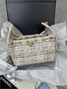 {{productViewItem.photos[photoViewList.activeNavIndex].Alt || productViewItem.photos[photoViewList.activeNavIndex].Description || 'Сумка CHANEL'}}