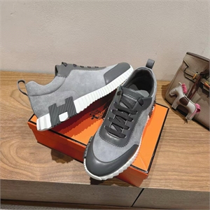 {{productViewItem.photos[photoViewList.activeNavIndex].Alt || productViewItem.photos[photoViewList.activeNavIndex].Description || 'Замшевые кроссовки HERMES'}}