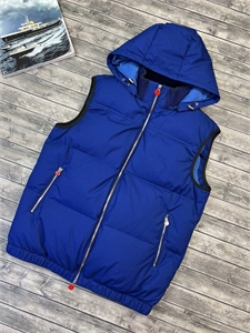 {{productViewItem.photos[photoViewList.activeNavIndex].Alt || productViewItem.photos[photoViewList.activeNavIndex].Description || 'Жилет KITON'}}