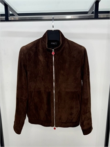 {{productViewItem.photos[photoViewList.activeNavIndex].Alt || productViewItem.photos[photoViewList.activeNavIndex].Description || 'Бомбер из натуральной замши KITON'}}