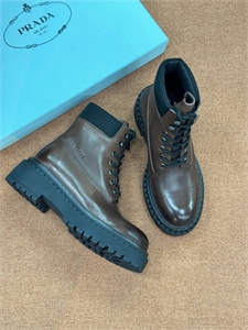 {{productViewItem.photos[photoViewList.activeNavIndex].Alt || productViewItem.photos[photoViewList.activeNavIndex].Description || 'Ботинки PRADA'}}