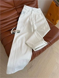 {{productViewItem.photos[photoViewList.activeNavIndex].Alt || productViewItem.photos[photoViewList.activeNavIndex].Description || 'Джинсы LOEWE'}}