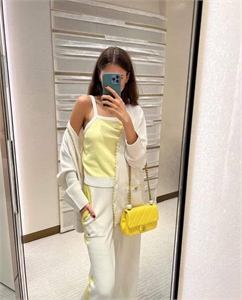{{productViewItem.photos[photoViewList.activeNavIndex].Alt || productViewItem.photos[photoViewList.activeNavIndex].Description || 'Костюм CHANEL'}}