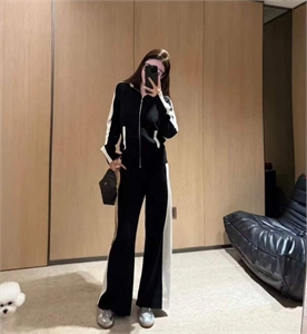 {{productViewItem.photos[photoViewList.activeNavIndex].Alt || productViewItem.photos[photoViewList.activeNavIndex].Description || 'Костюм CHANEL'}}