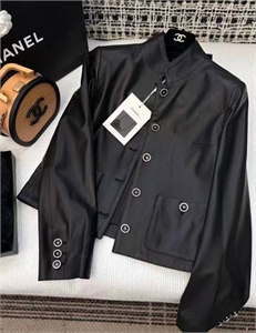 {{productViewItem.photos[photoViewList.activeNavIndex].Alt || productViewItem.photos[photoViewList.activeNavIndex].Description || 'Пиджак CHANEL'}}