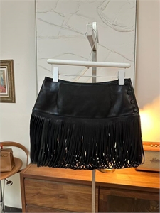 {{productViewItem.photos[photoViewList.activeNavIndex].Alt || productViewItem.photos[photoViewList.activeNavIndex].Description || 'Юбка YSL'}}