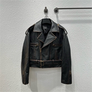 {{productViewItem.photos[photoViewList.activeNavIndex].Alt || productViewItem.photos[photoViewList.activeNavIndex].Description || 'Куртка PRADA'}}